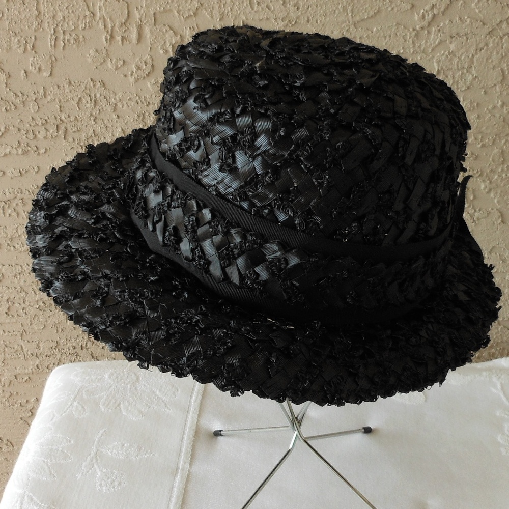 💕 VINTAGE Black Woven Ribbon Cloche